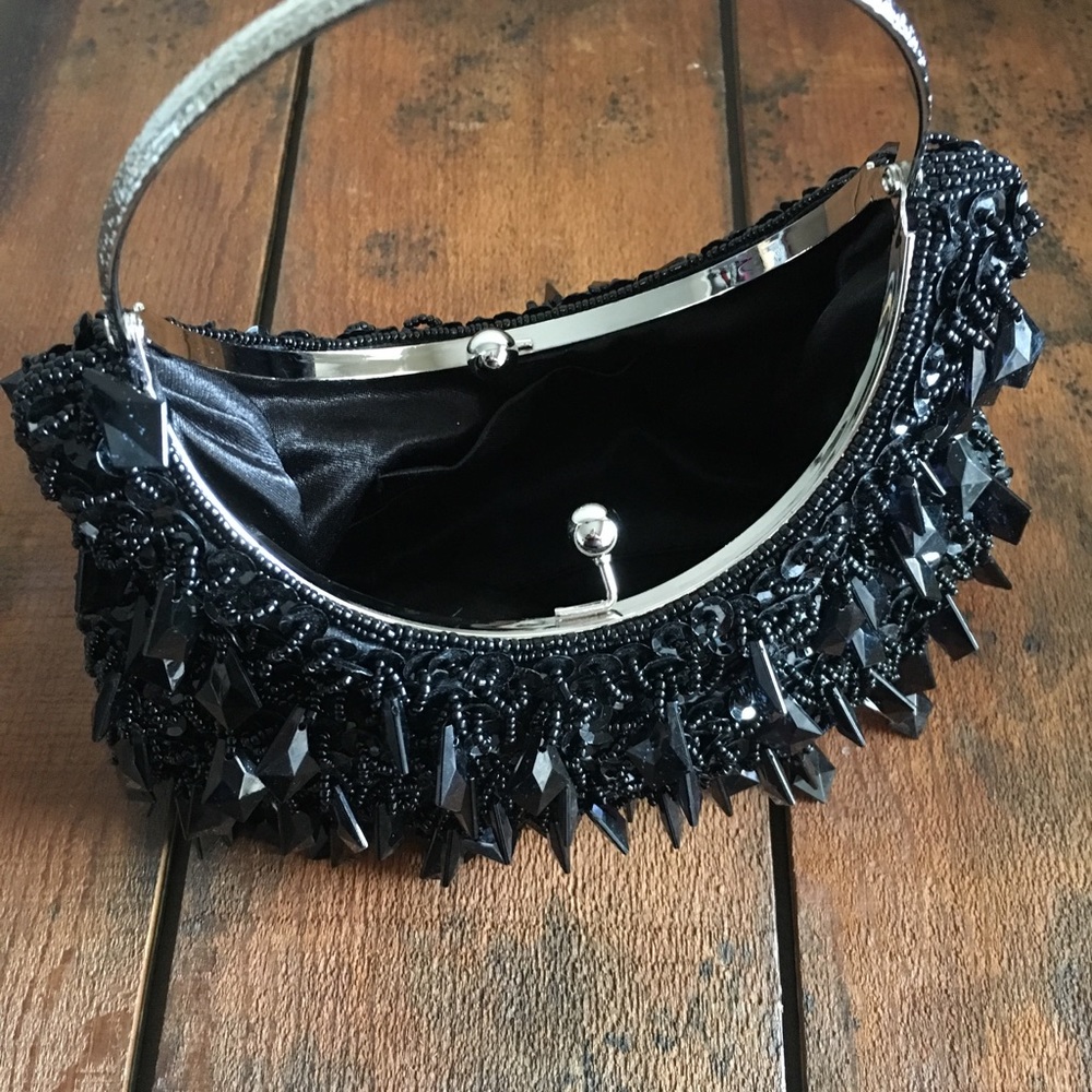 Beaded evening bag with metal hoop - Picture 2 of 5